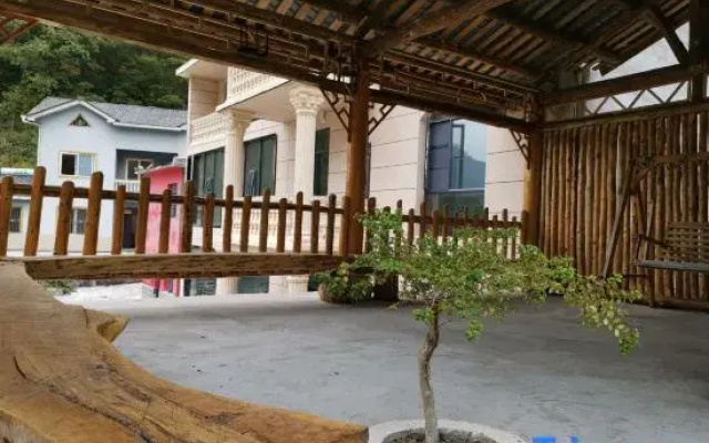 Shennongjia Bear Infestation Homestay