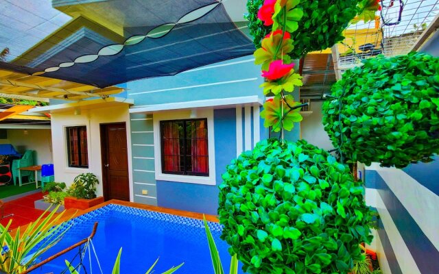 Serene 2BR Escape Poolside Bliss