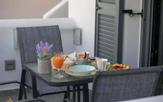 Naxos Petite Studios