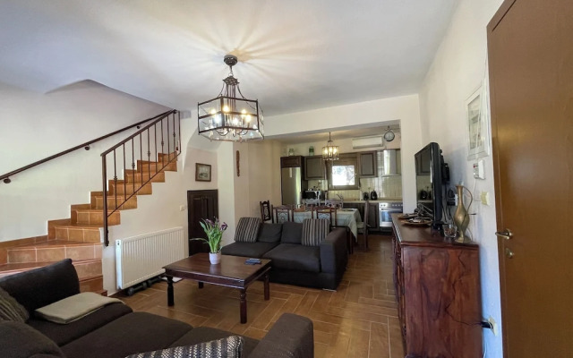 Stylish Maisonette With 3 Bedrooms in Vourvourou, Greece