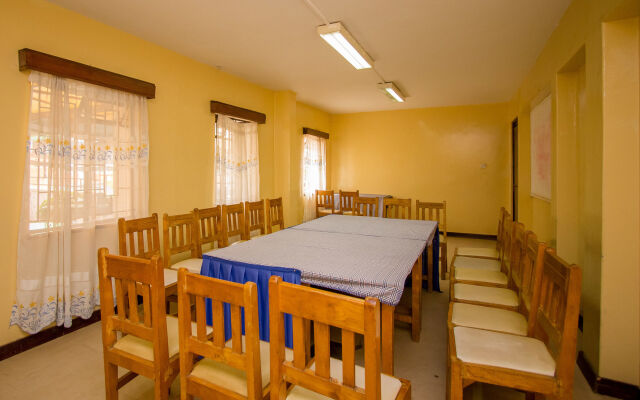 Meru Safari Hotel