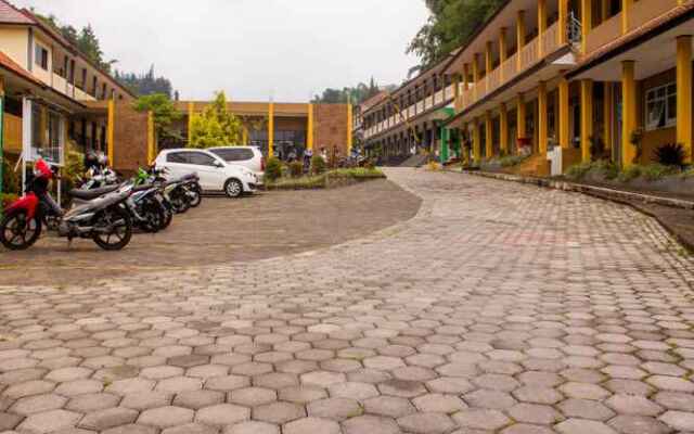 OYO 3699 Edotel Smkn 1 Cipanas Syariah