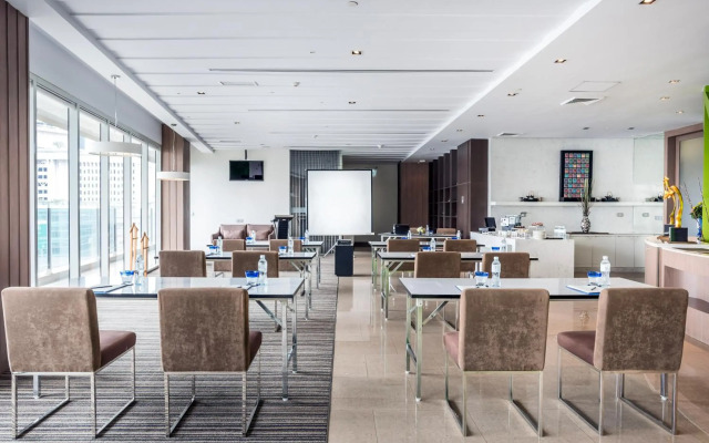 Hilton Garden Inn Bangkok Silom
