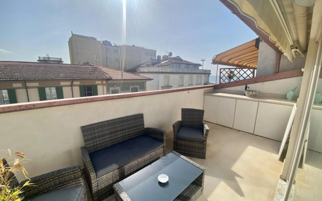 BeachFront Attic Apartment - access to private beach club