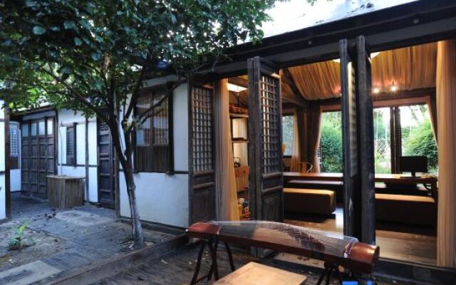 Yueshang Zen Space Homestay (Zhouzhuang Ancient Town Branch)