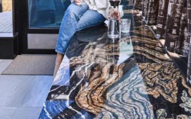 Golden Crown - Levin Iglut