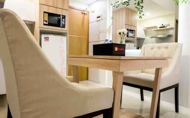 Comfortable Premiere 1BR at The Oasis Apartment