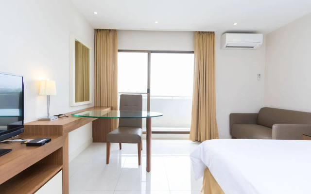 Thomson Hotel Huamark