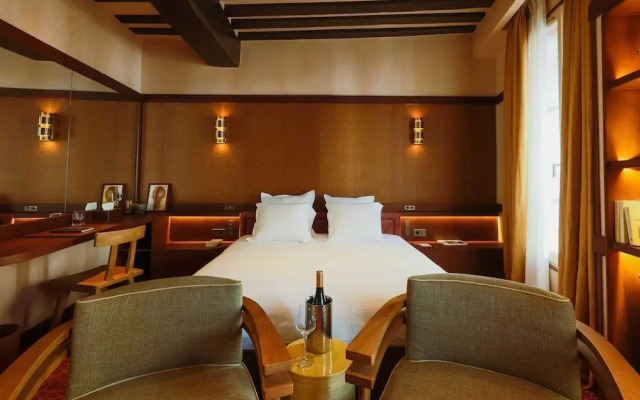 Confidential Suite 6, a Stone's Throw From the Louvre