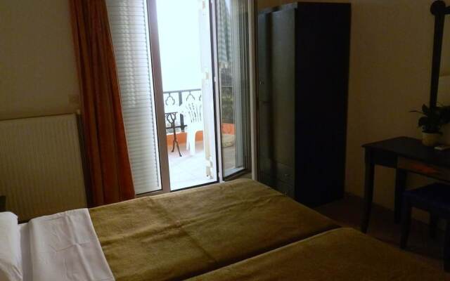 Atlas Studios & Apartments