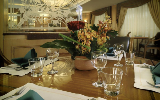 Golden Tulip Galleria Hotel