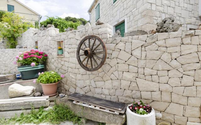 Apartments Marinko in Splitska - island Brac