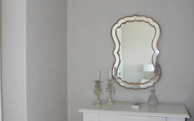 Waterfront, 17 Quay West