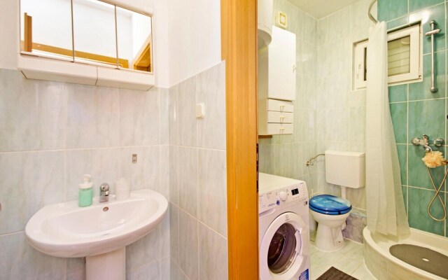 Stunning Apartment in Makarska With Wifi and 2 Bedrooms