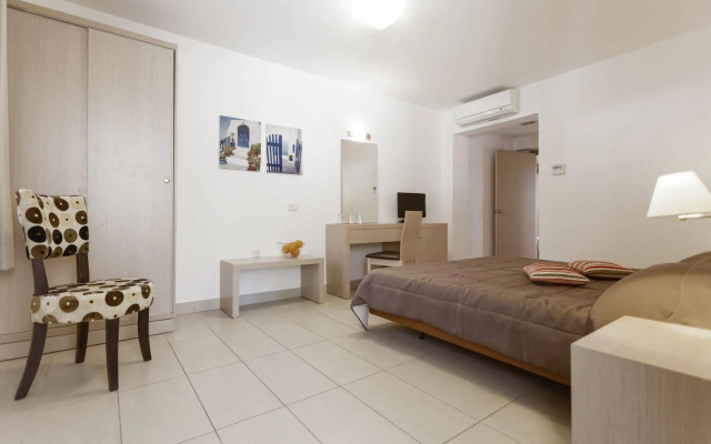 Lagomandra Beach & Suites