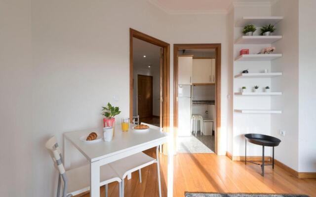 LovelyStay - 1BR Flat with Stunning Views over Porto