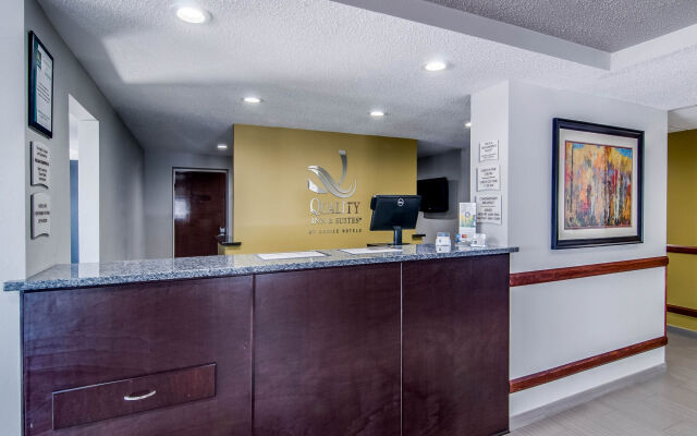 Clarion Pointe Staunton East