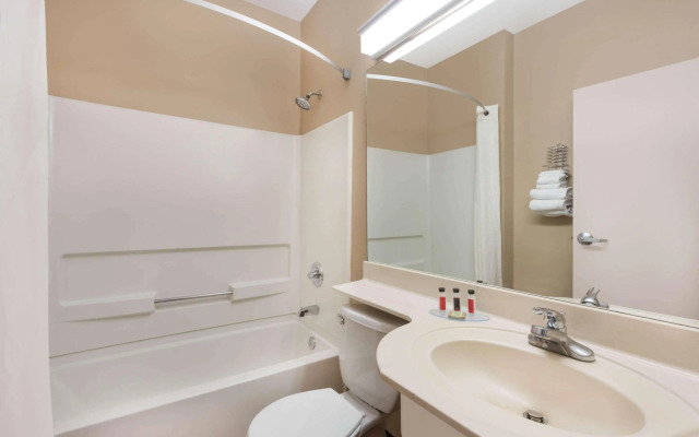 Sonesta Essential Hotels & Suites Kansas City/Blue Springs