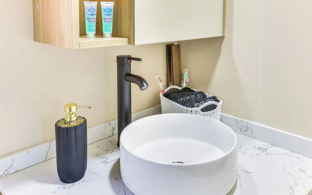 5 Mi to Stone Mountain: Lithonia Getaway