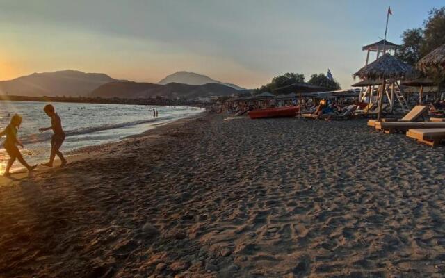 Kataliki Studios am Strand - 2 Stock