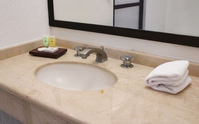 Hotel & Suites Real del Lago