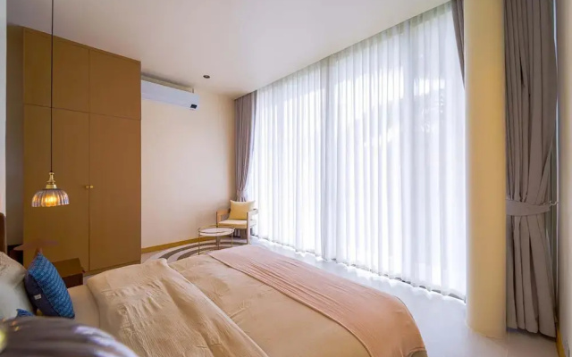 Ultra-Modern 6-Bedroom in GolfCourse PH6
