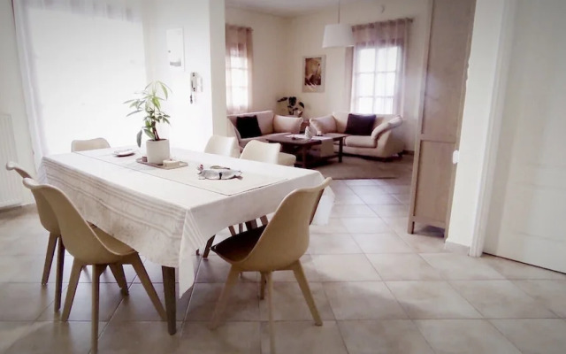Gorgeous 3 bedrooms Apartment in Pilio