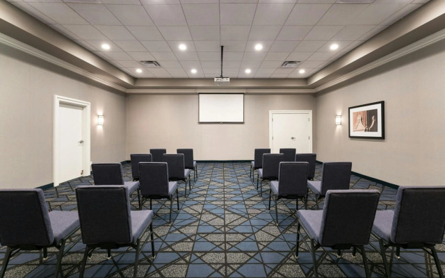 Courtyard by Marriott St. Petersburg Downtown