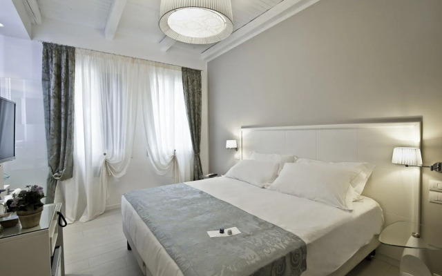 Chiara Lodge