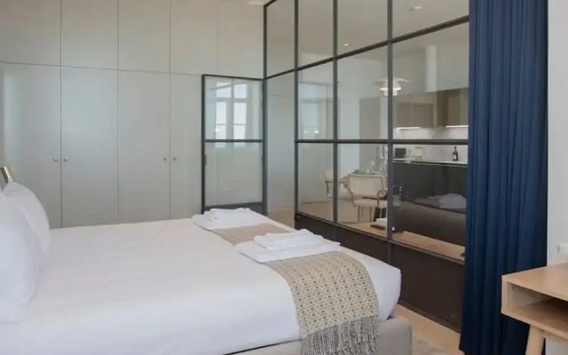 Liiiving in Porto Luxury Beachfront Apartment II