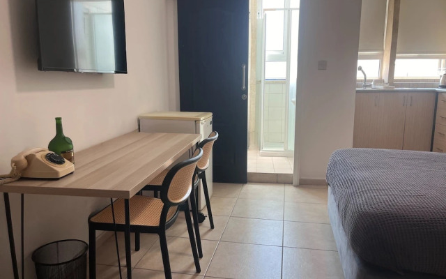 Phaedrus Living: Hoopoe Residencies 106