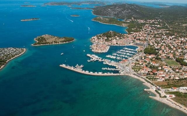 Apartments Mali Mate