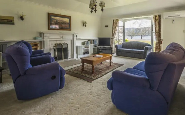 Te Anau Holiday Houses - Lakeside House