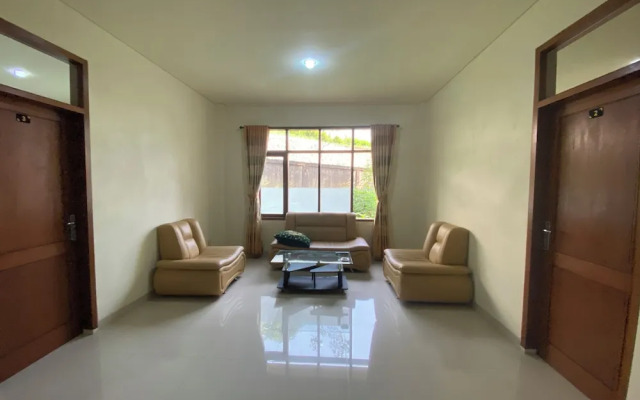 OYO 94582 Villa Beringin Puncak