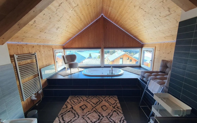 Comfortable Chalet in Hohentauern with Whirlpool near City Center