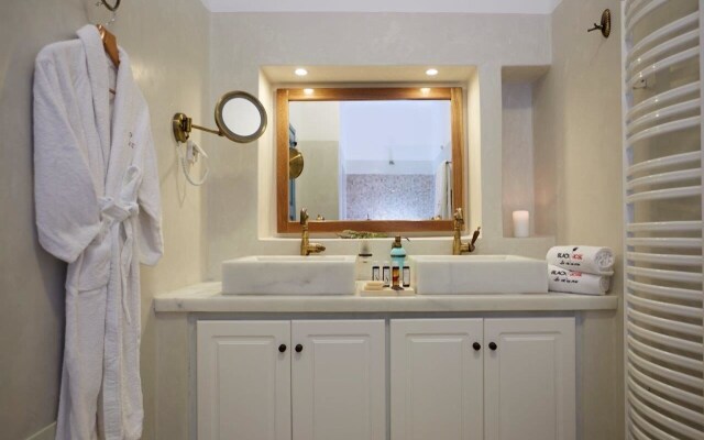 Black Rose Suites