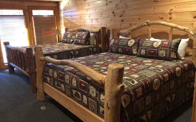 Smoky Mountain Cinema - Six Bedroom Cabin