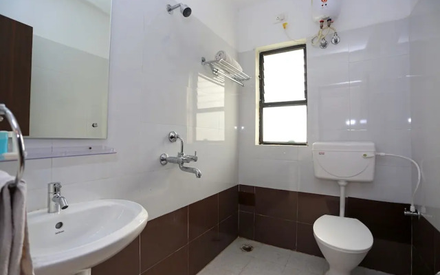 Capital O 9010 Hotel Railview