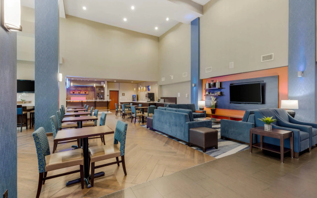 Comfort Suites Waco North - Near University Area