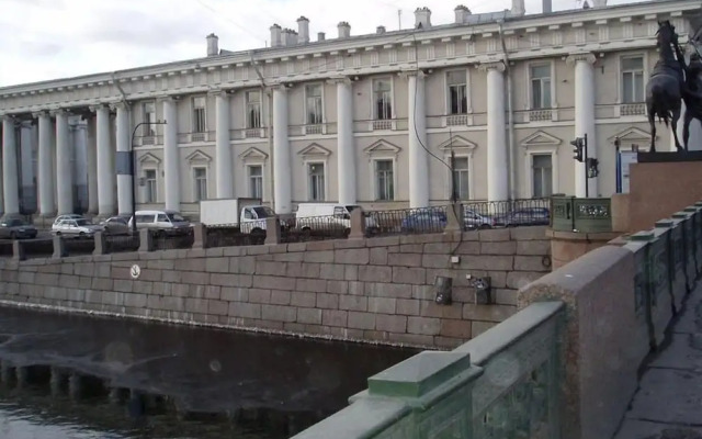 Anichkov Bridge Living Quarters