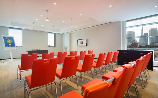 ibis One Central Hotel