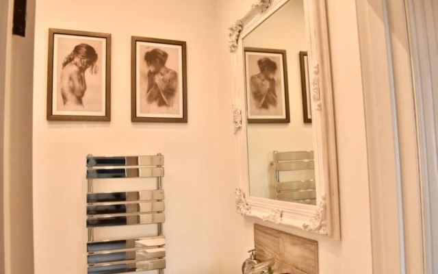 2 Bedroom Apartment Near Seafront in Brighton