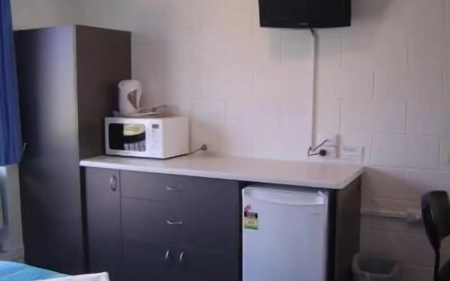Cedar Lodge Motel Townsville