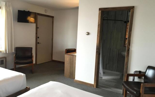 Aqua Aire Inn & Suites