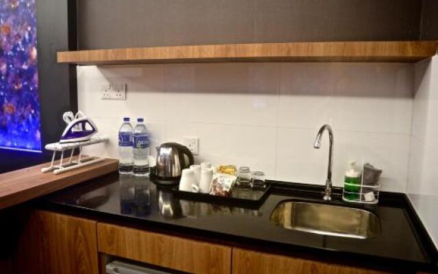 Iconic Suites & Pods Hotel