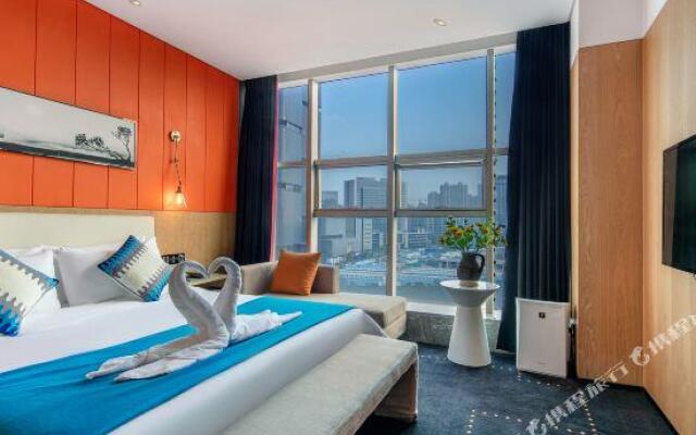 Aishang Hotel (Zhengzhou Zhengdong New District High-speed Railway Station)