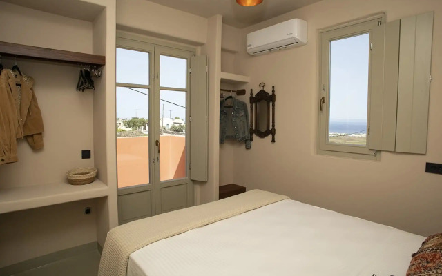 Pink Freud Villas Santorini