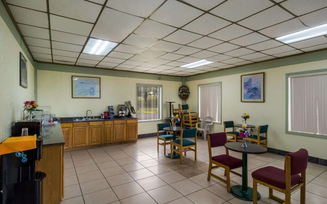 Rodeway Inn Conference Center