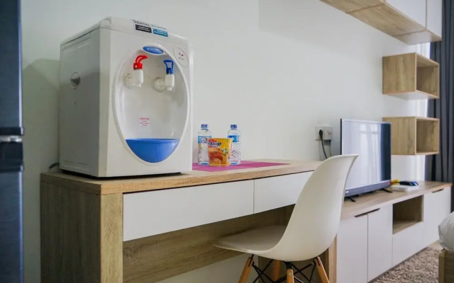 Best Location Studio Apartment at Springwood Residence