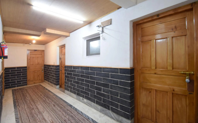 OYO 8643 Hotel Shambhala